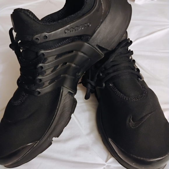 Nike Men's Black Sneakers - Picture 3 of 6